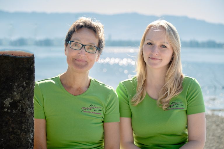 Sandra und Marina vom Pflegeteam am See am Bodensee-Ufer in Lindau